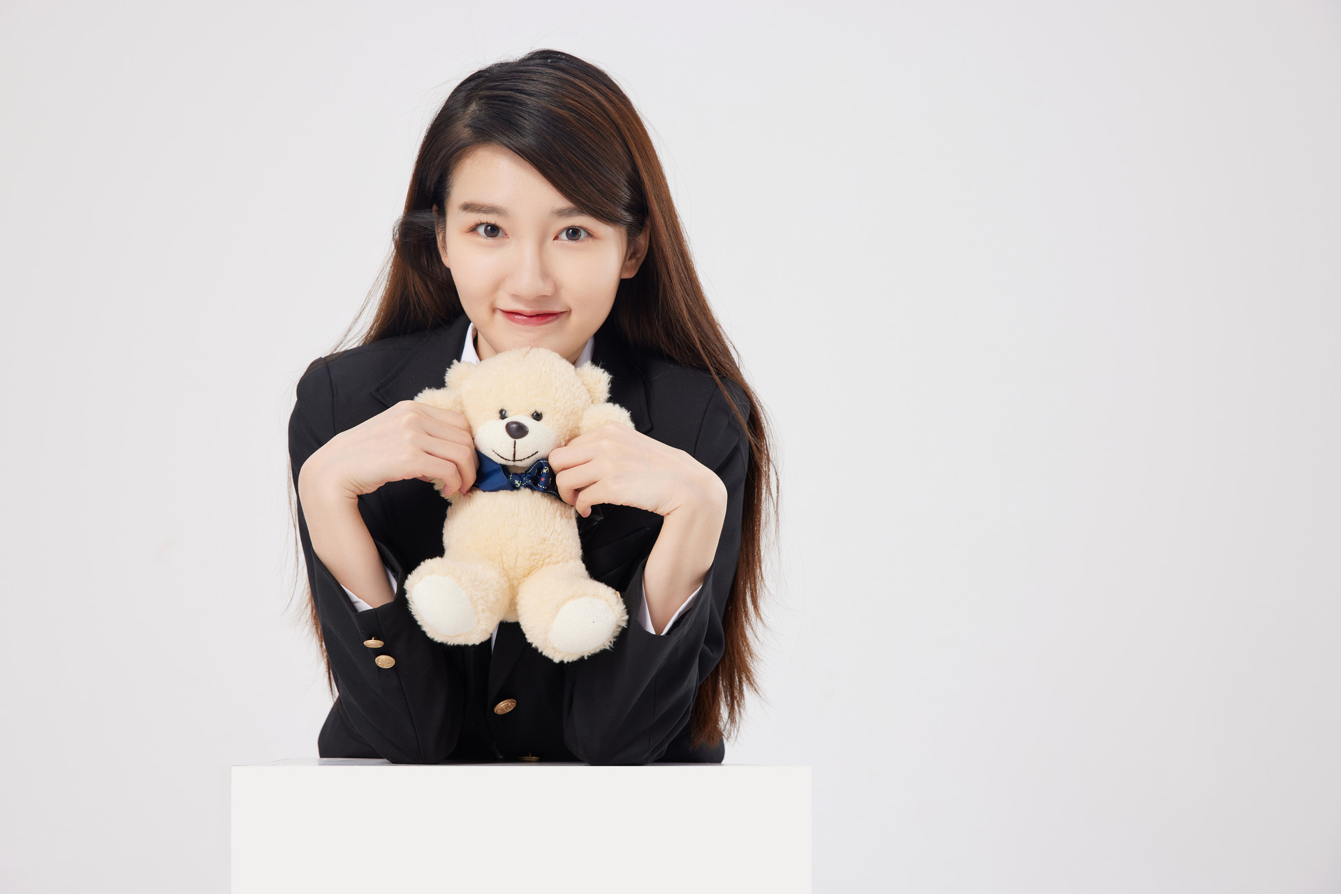摄图网_501805444_banner_活力青春女孩拿着玩偶(企业商用).jpg