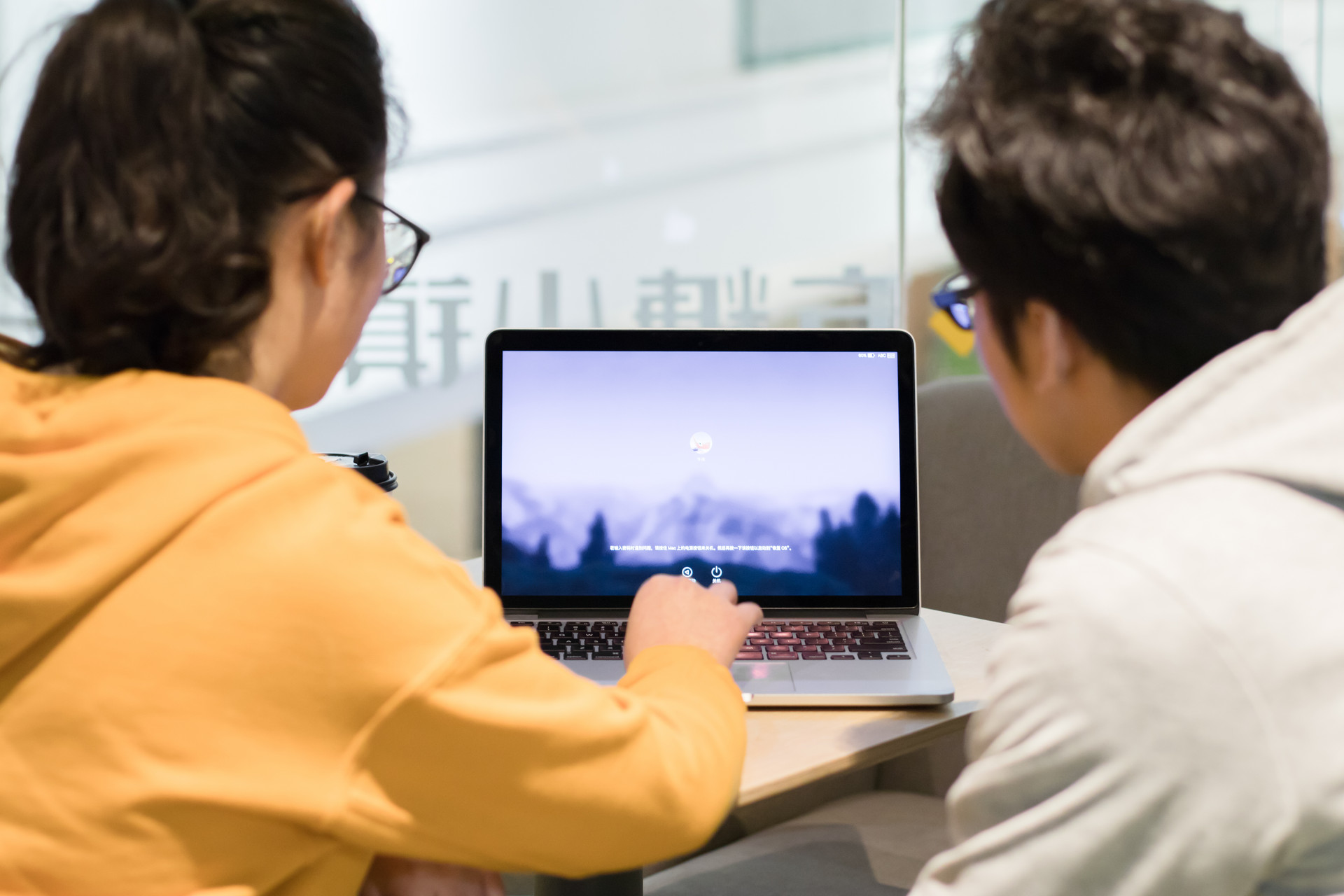 摄图网_500296395_banner_公司开会讨论培训场景(企业商用).jpg
